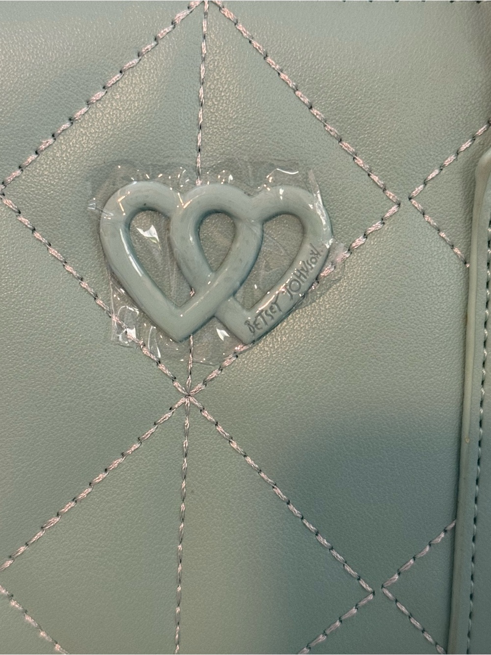 NWOT Betsey Johnson XOLAYLA Quilted Heart Crossbody Wallet Bag + 2  Keychains - Picture 4 of 9